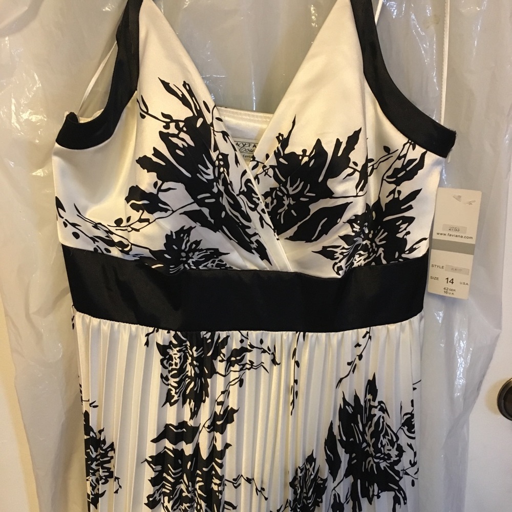 Boutique halter dress. New with tags.